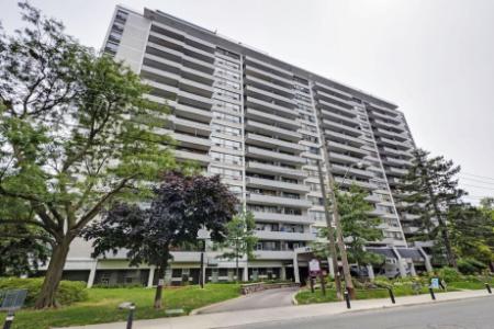 Renovated 2 Bedroom Suite @ Yonge and Davisville $2,100.00