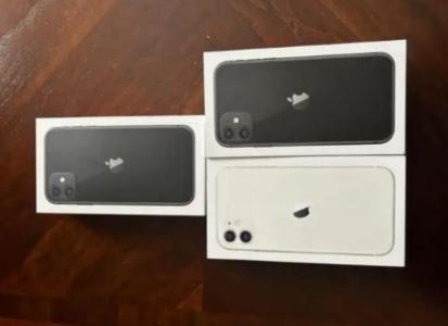 3 iPhone 11 64GB: Like new. No scratches Always case/protector