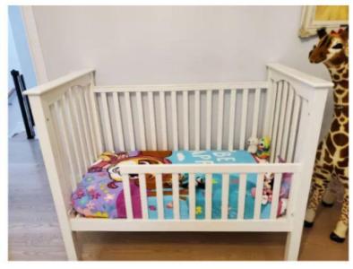 Crib with convertible toddler bed