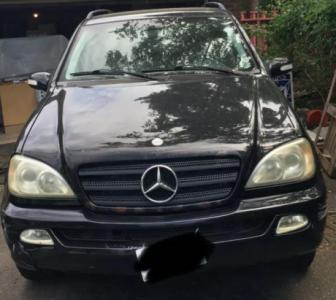 Black Mercedes-Benz 2004 ML350 AWD $3,200