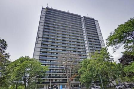 RENOVATED BACHELOR SUITE AVAILABLE! Lakeview Towers $1,495