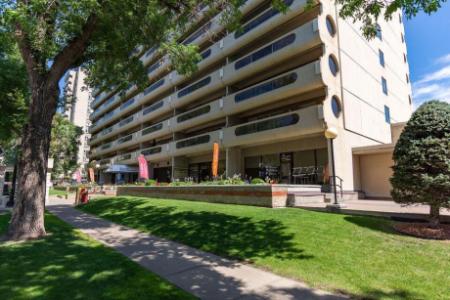 Newly Renovated 1 Bedroom Downtown Apartment For Rent in Oliver! $1,275.00
