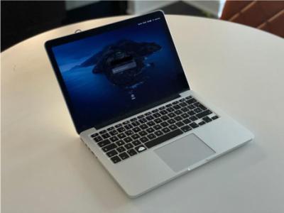 MacBook Pro (13-inch, Early 2015) 3.1 GHz Dual-Core i7 16GB RAM