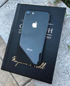 Space Black iPhone 8 64 gb unlocked like new !
