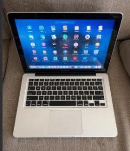 MacBook Pro 13” Like new 2015 Strong Battery new Charger