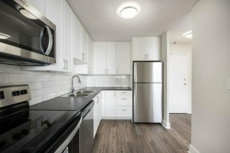 Etobicoke 3 Bedroom Apartment for Rent - 2757 Kipling Avenue