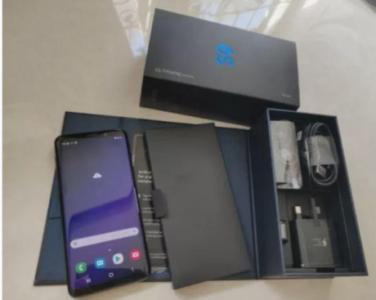 LIKE NEW Samsung GALAXY S9 Unlocked with box/accessories