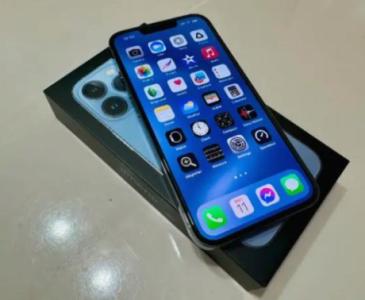 LNIB Unlocked iPhone 13 Pro Sierra Blue 128GB Apple Store Meet