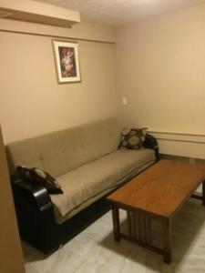 1 Bedroom Basement Apartment For Rent $1,200