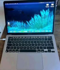 Apple MacBook Pro 2020 13" Laptop M1 256GB 8GB RAM low cycle 40