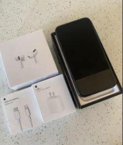 IPhone XR 64 GB *Airpods + Fast Charger Set*