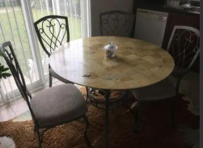 Kitchen Table + 4 Chairs