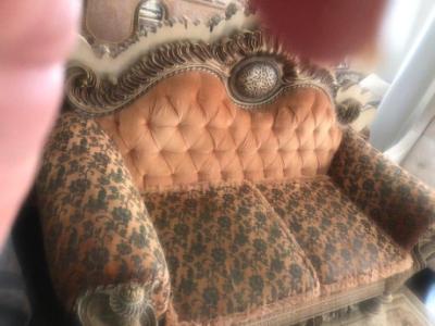 Beautiful leather couche set for sale