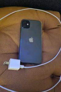 iPhone 11-64GB in Mint Condition Almost 100% Battery Health