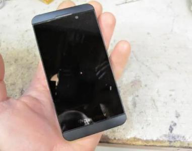 Blackberry Z10 for parts/repair, no power (red LED), good cond.