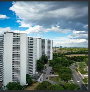 3 Bedroom Apt - North York (Don Mills and York Mills Area)