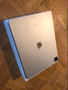 Almost brand new silver iPad Pro 12.9 M1 chip for sale