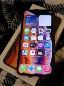 PERFECT condition Apple iPhone XS with original box