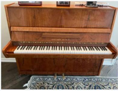 Upright piano