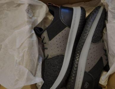 RUSH TO SELL SKECHERS CLASSIC FIT SIZE 8 PICK UP ONLY IN OAKVILLE!