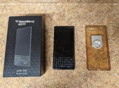 Blackberry Key2 - MINT condition - with BOX!