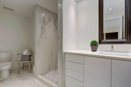 Roommate/friend wanted in luxury home inner city best communit