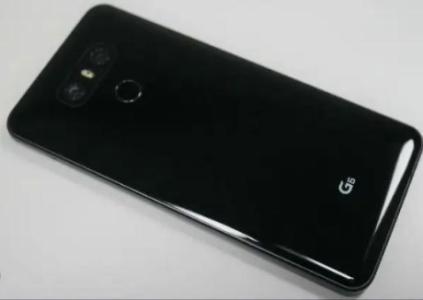selling like new LG G6 Black