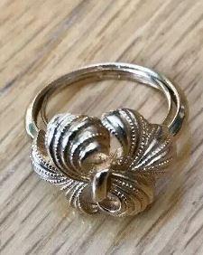 Vintage AVON Bow Ring from late 60's