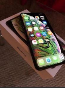 iPhone Xs Max 256GB (Unlocked) Like New Condition in Box