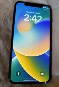 Apple iPhone XS phone in gold (256gb)